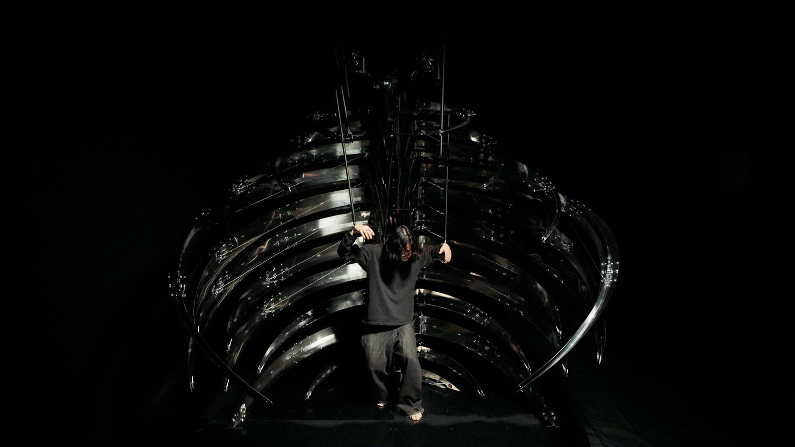 xoxo-skeleton — arms raised pose