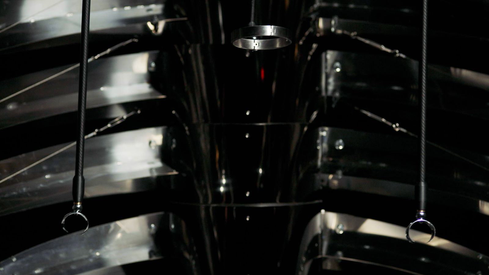 xoxo-skeleton — spine mechanism detail